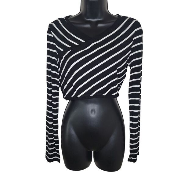 BcbgMaxazaria NWT black & white striped crop top size medium - Picture 1 of 4